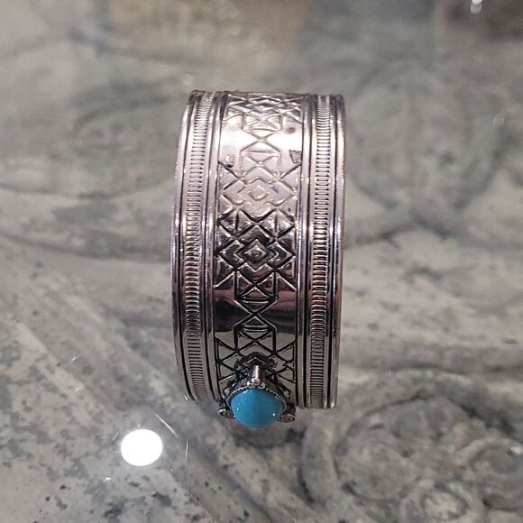 SILVER TONE ADJUSTABLE BLUE STONE BRACELET - Picture 3 of 4